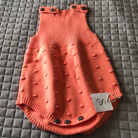 Stylefish Other - 🐠 Stylefish Sweater Style Onesie